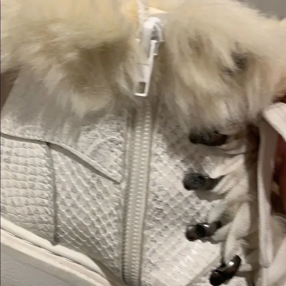 💕Last deal 💕White faux fur trimmed boot